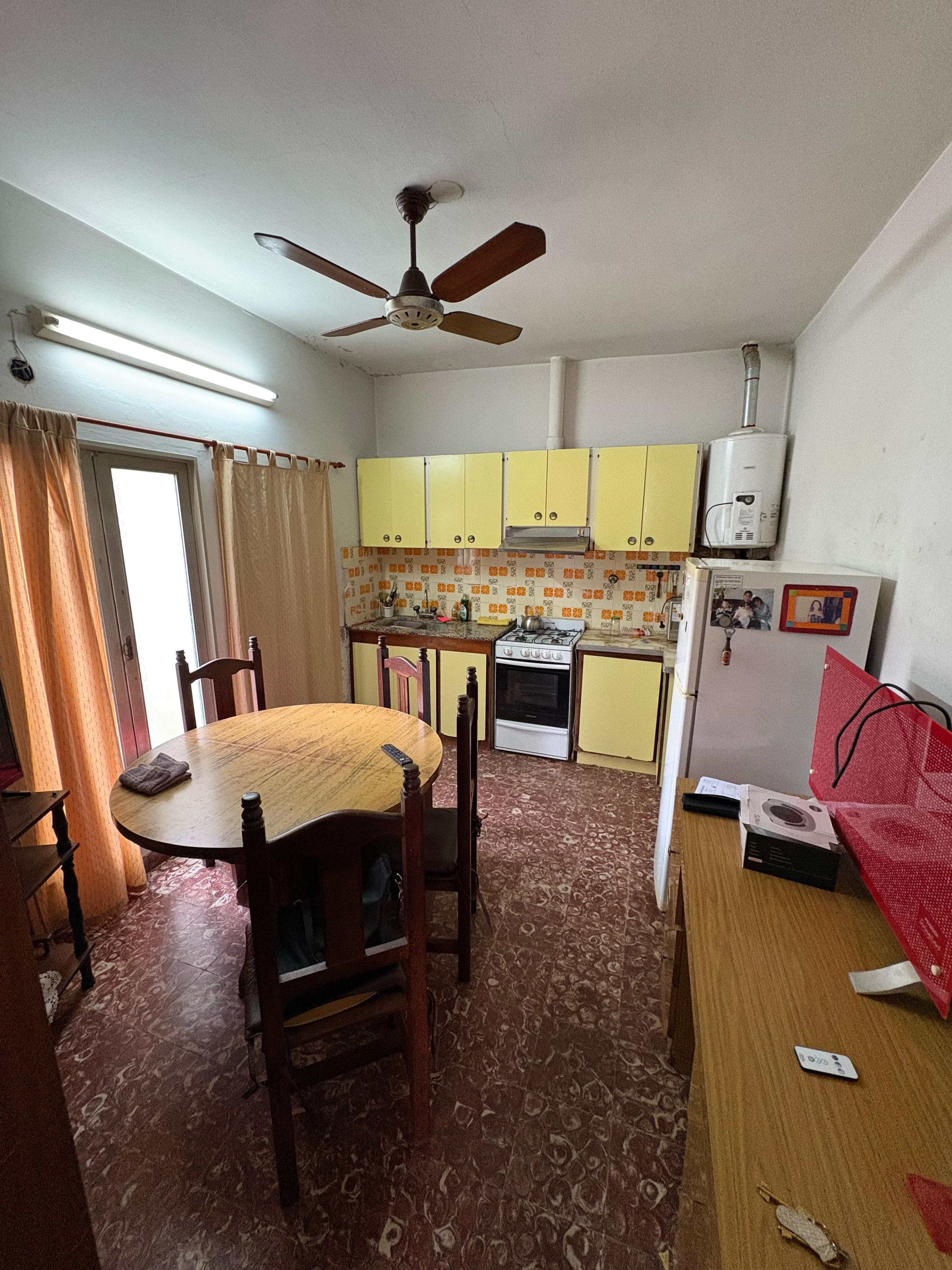 Casa con departamento en Alberdi 687