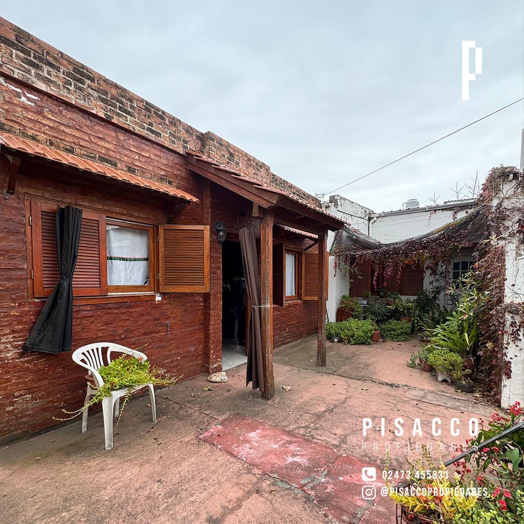 Casa con galería y garaje en Colón