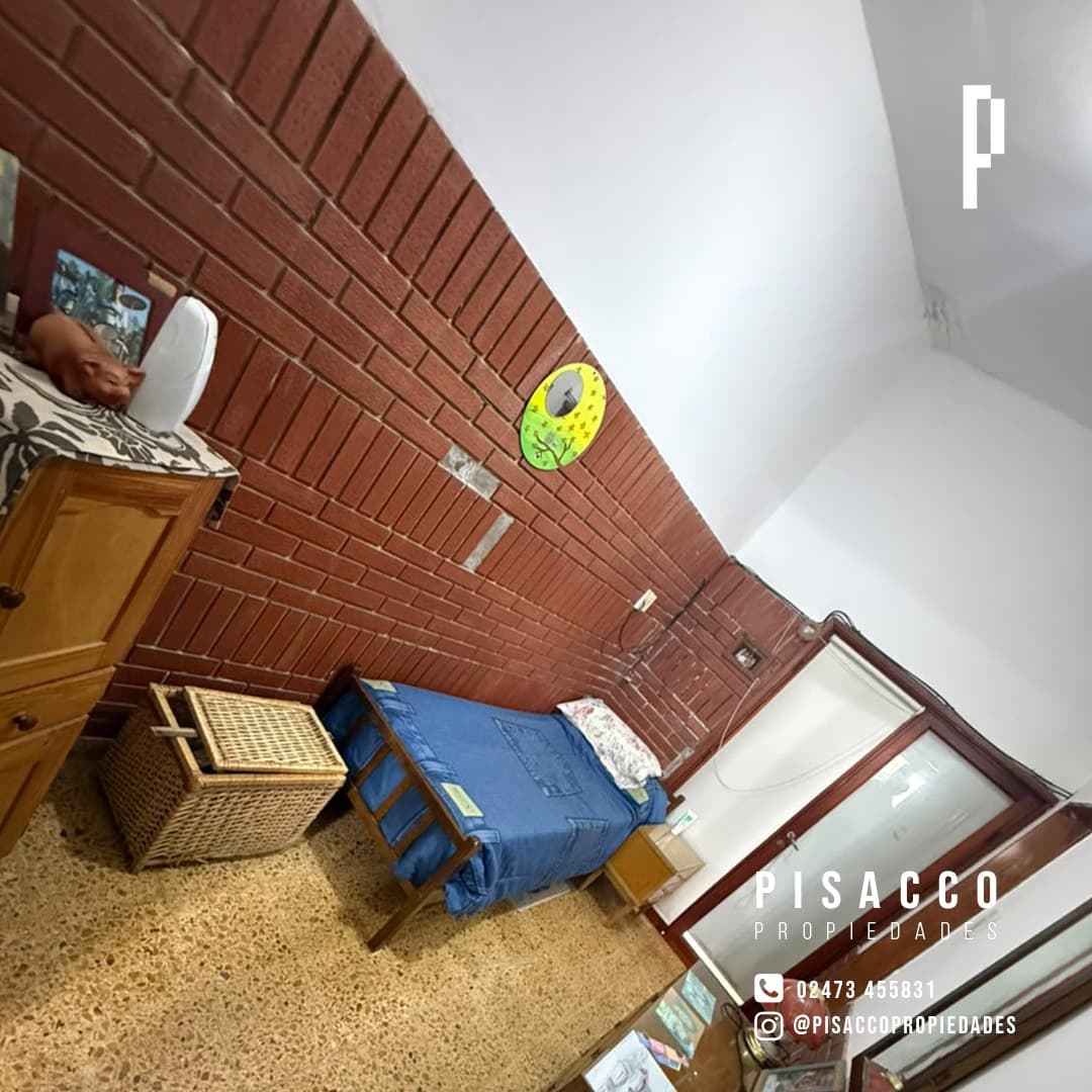 Casa con cochera y parrillero en Colón