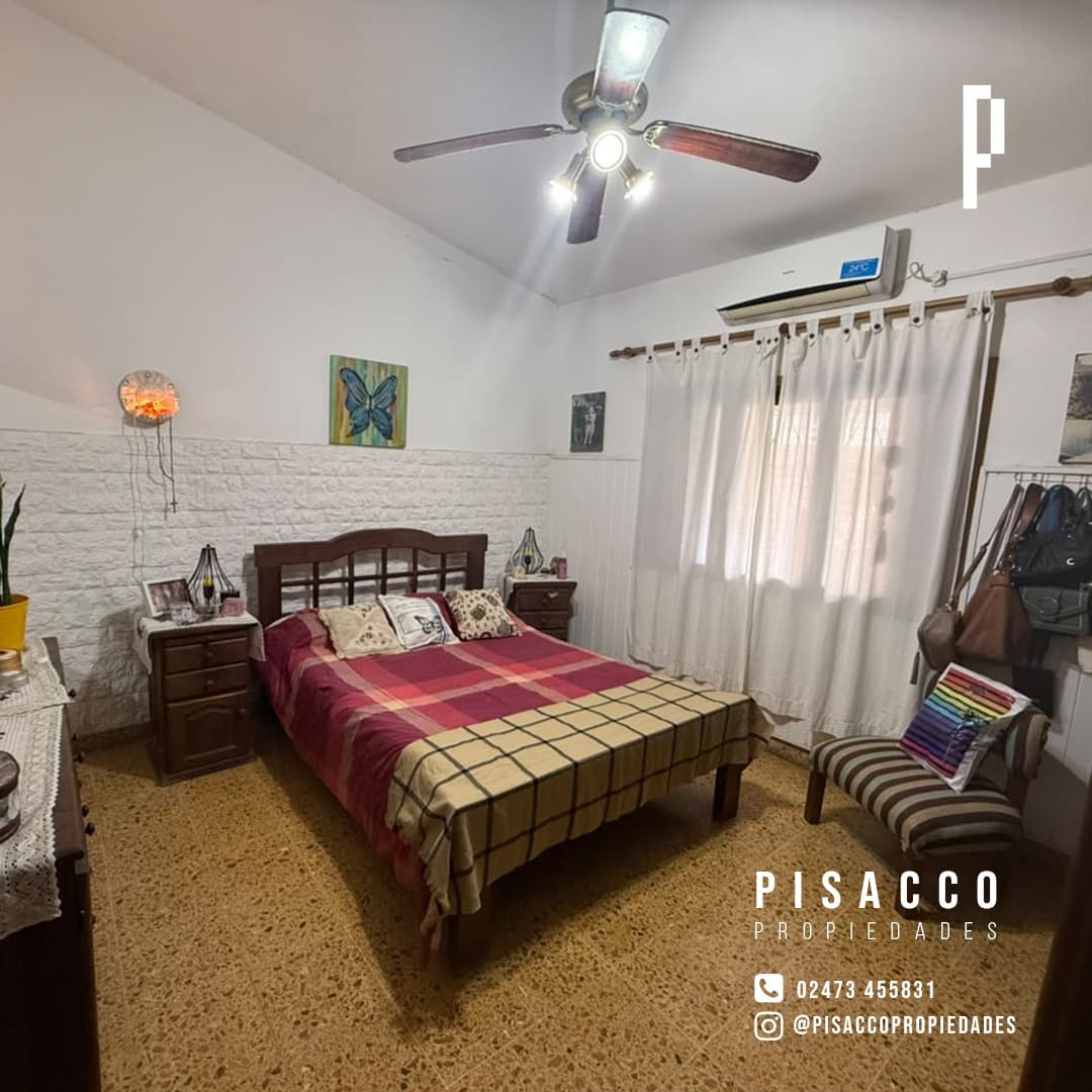 Casa con cochera y parrillero en Colón