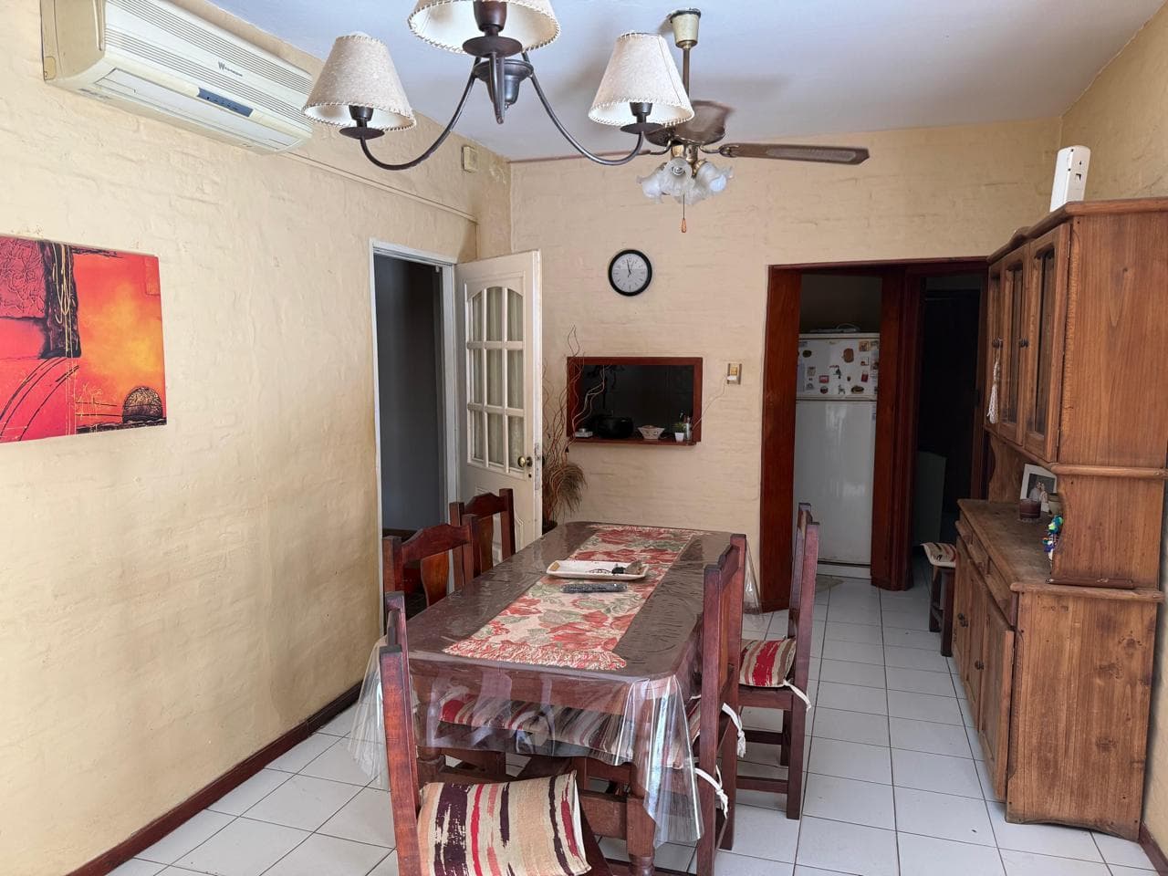 Casa con pileta y garaje en Colón