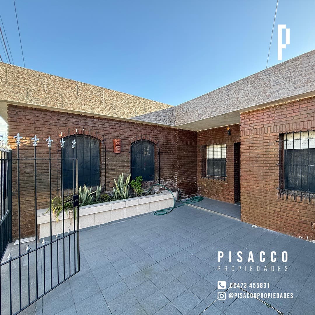 Casa con quincho y pileta en Colón