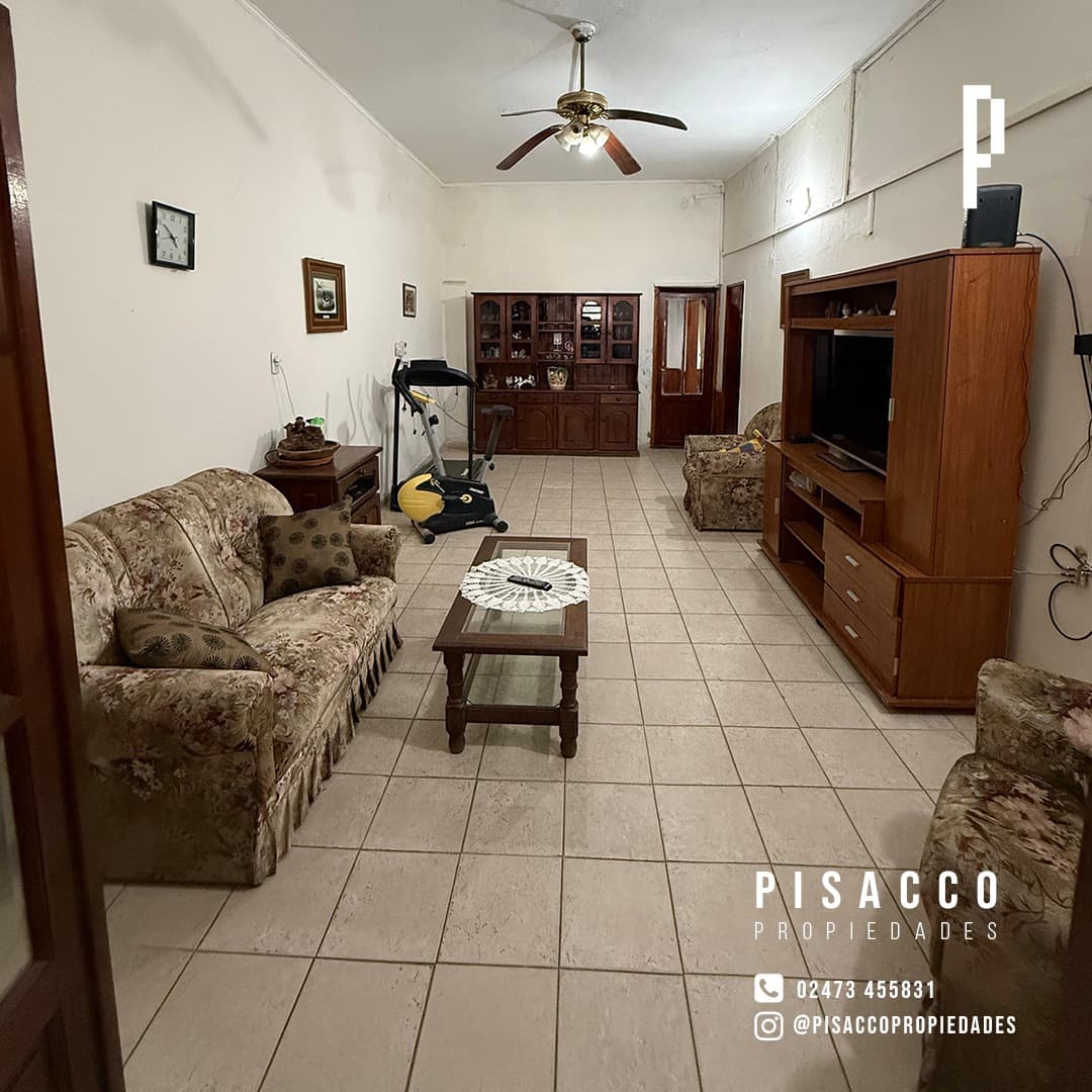 Casa con quincho y pileta en Colón
