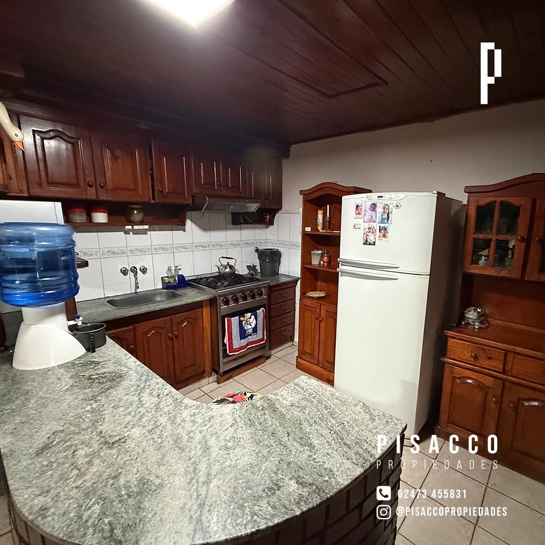 Casa con quincho y pileta en Colón