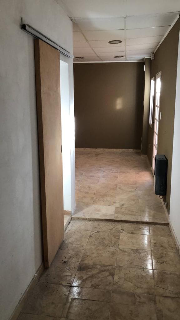 Casa con garaje y parrillero en Colón