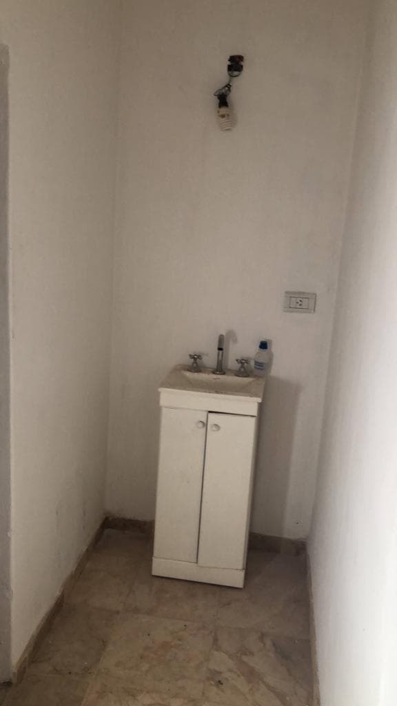 Casa con garaje y parrillero en Colón
