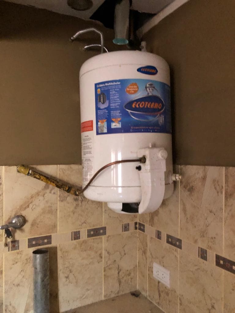 Casa con garaje y parrillero en Colón