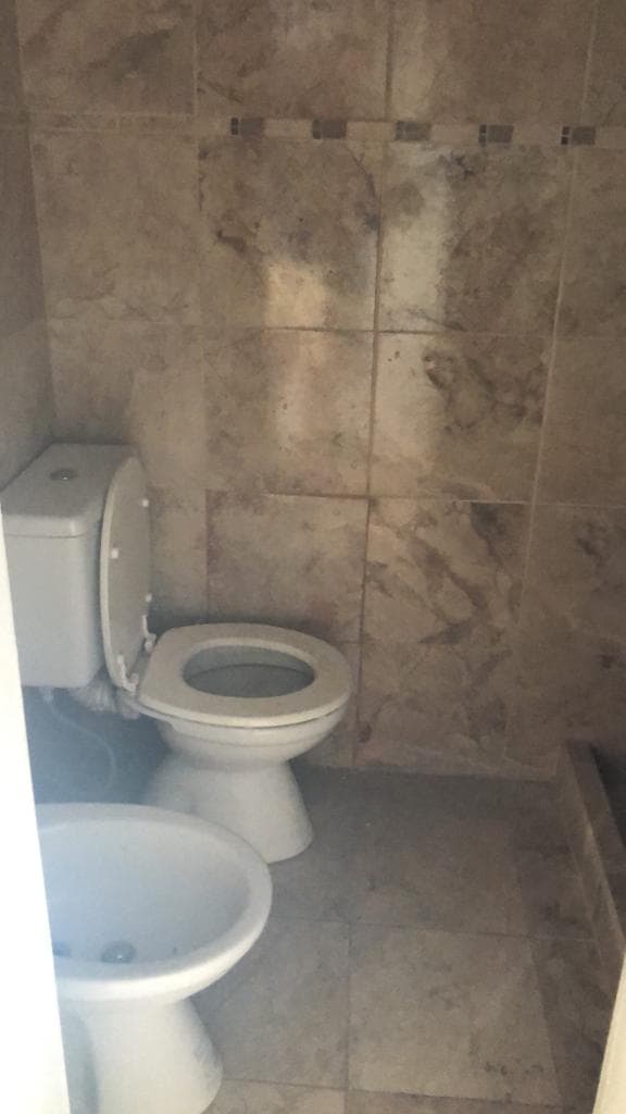 Casa con garaje y parrillero en Colón