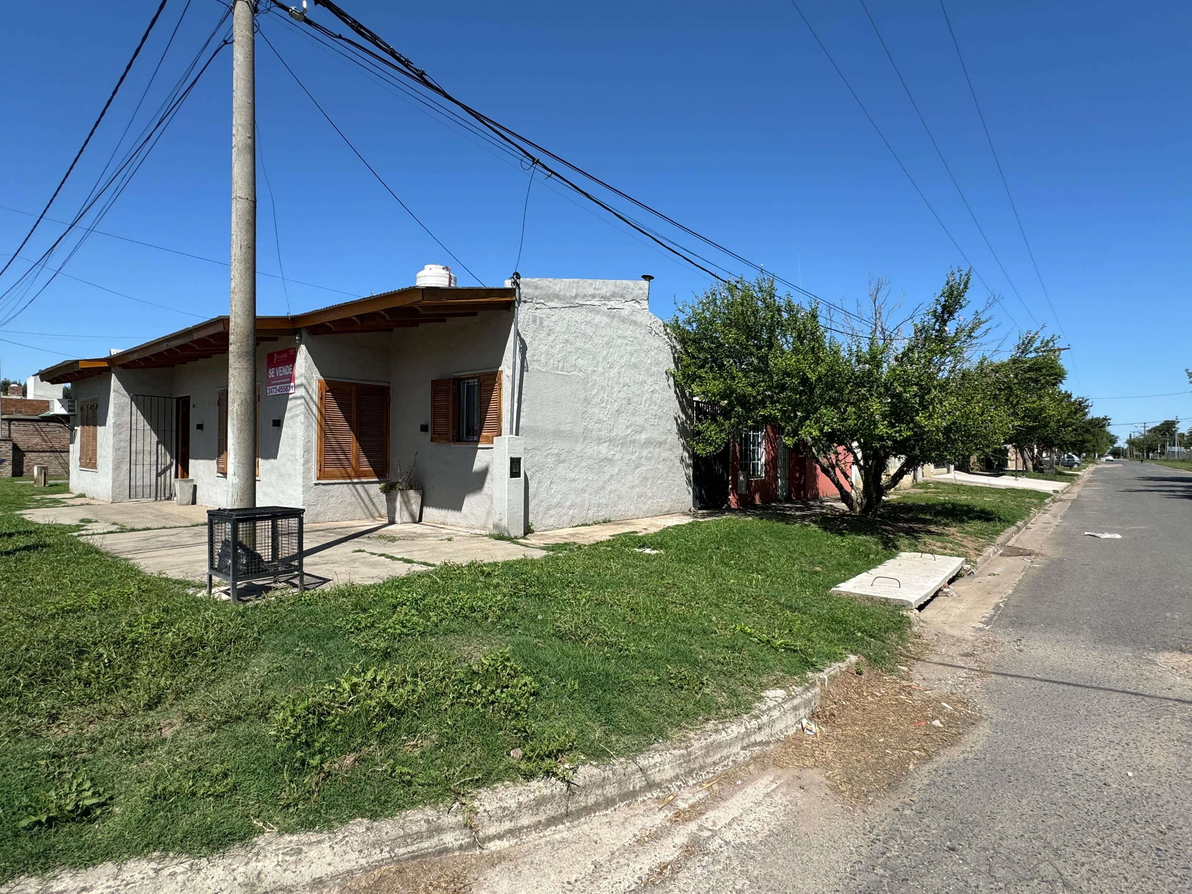 Casa con departamento independiente y galpón