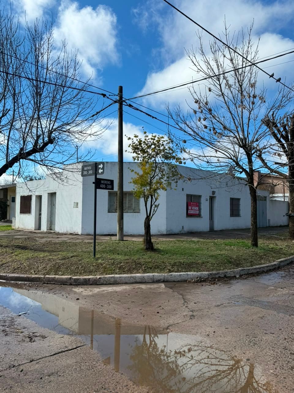 Casa esquina en Matheu y Moreno