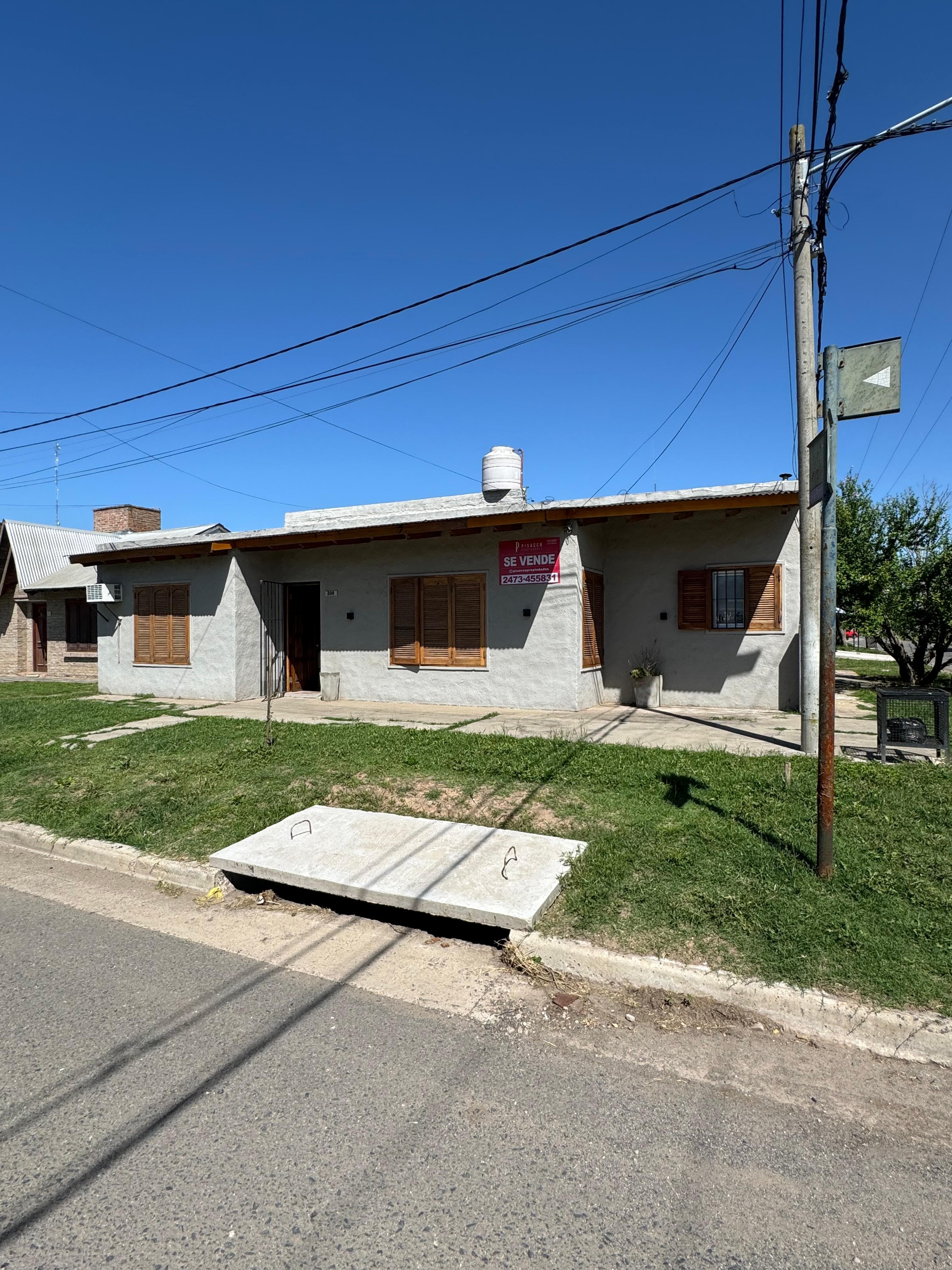 Casa con departamento independiente y galpón