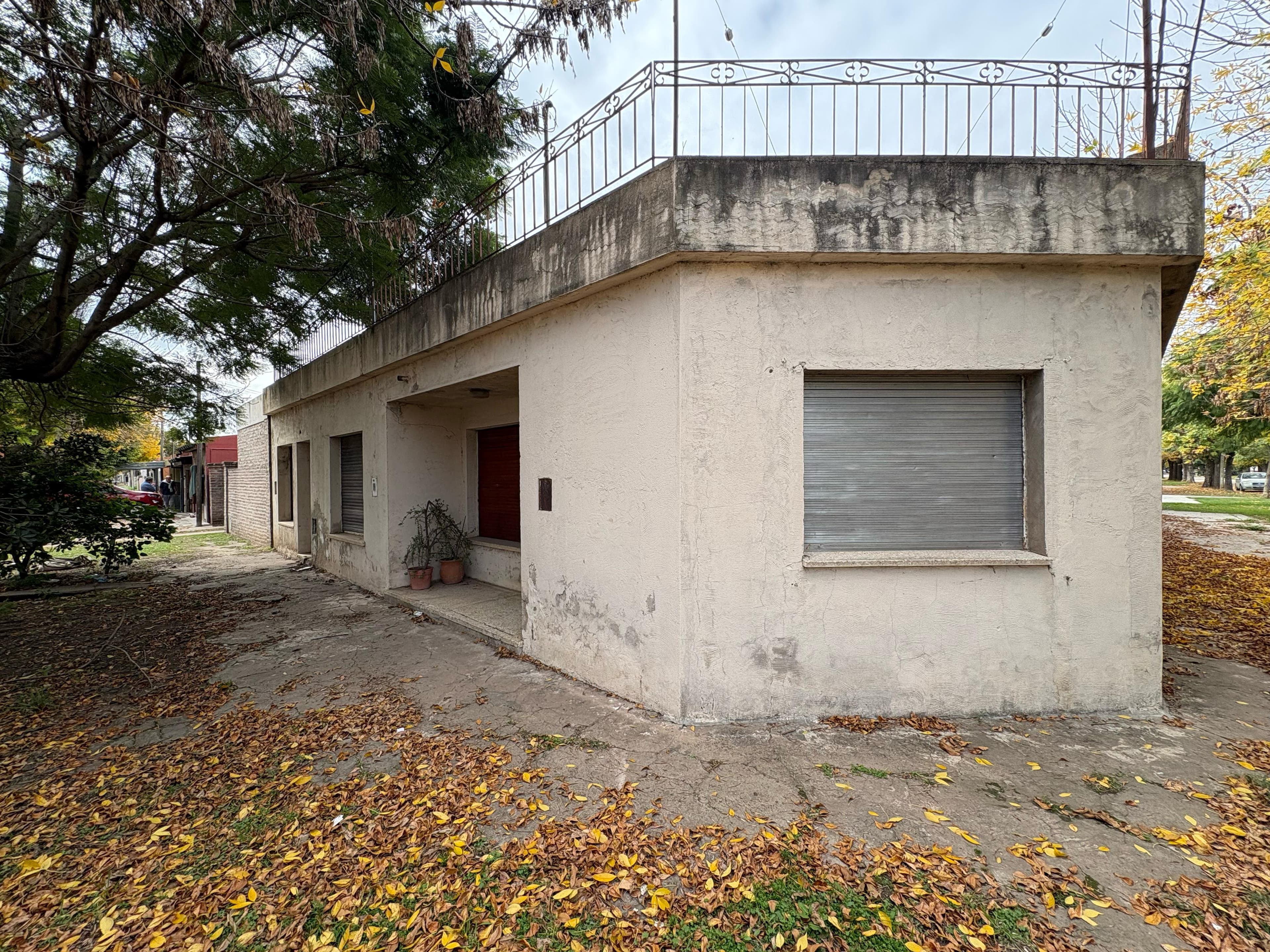 Casa con departamento en Alberdi 687