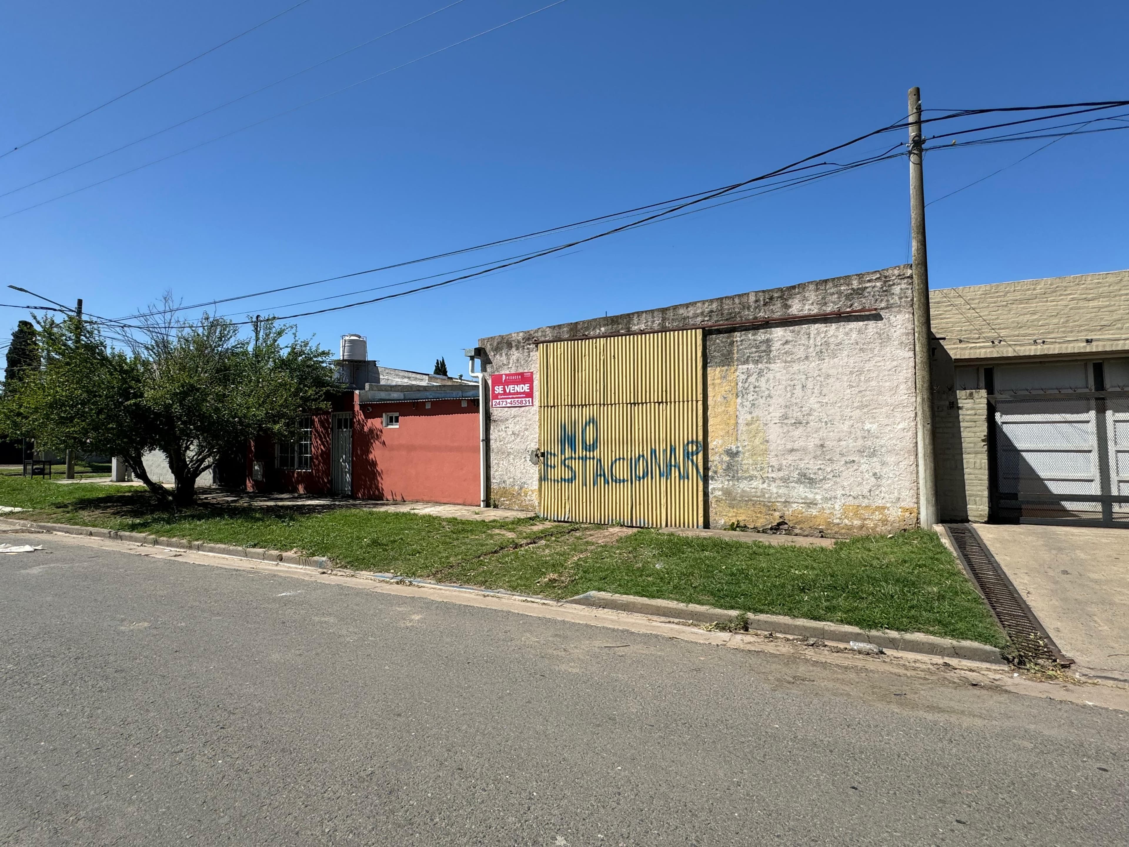 Casa con departamento independiente y galpón