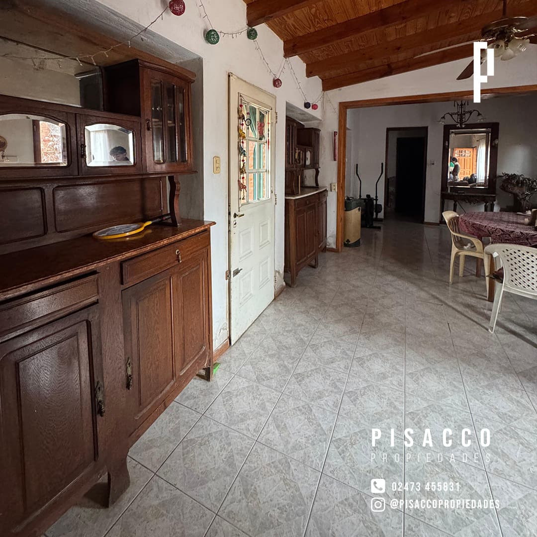 Casa con galería y garaje en Colón