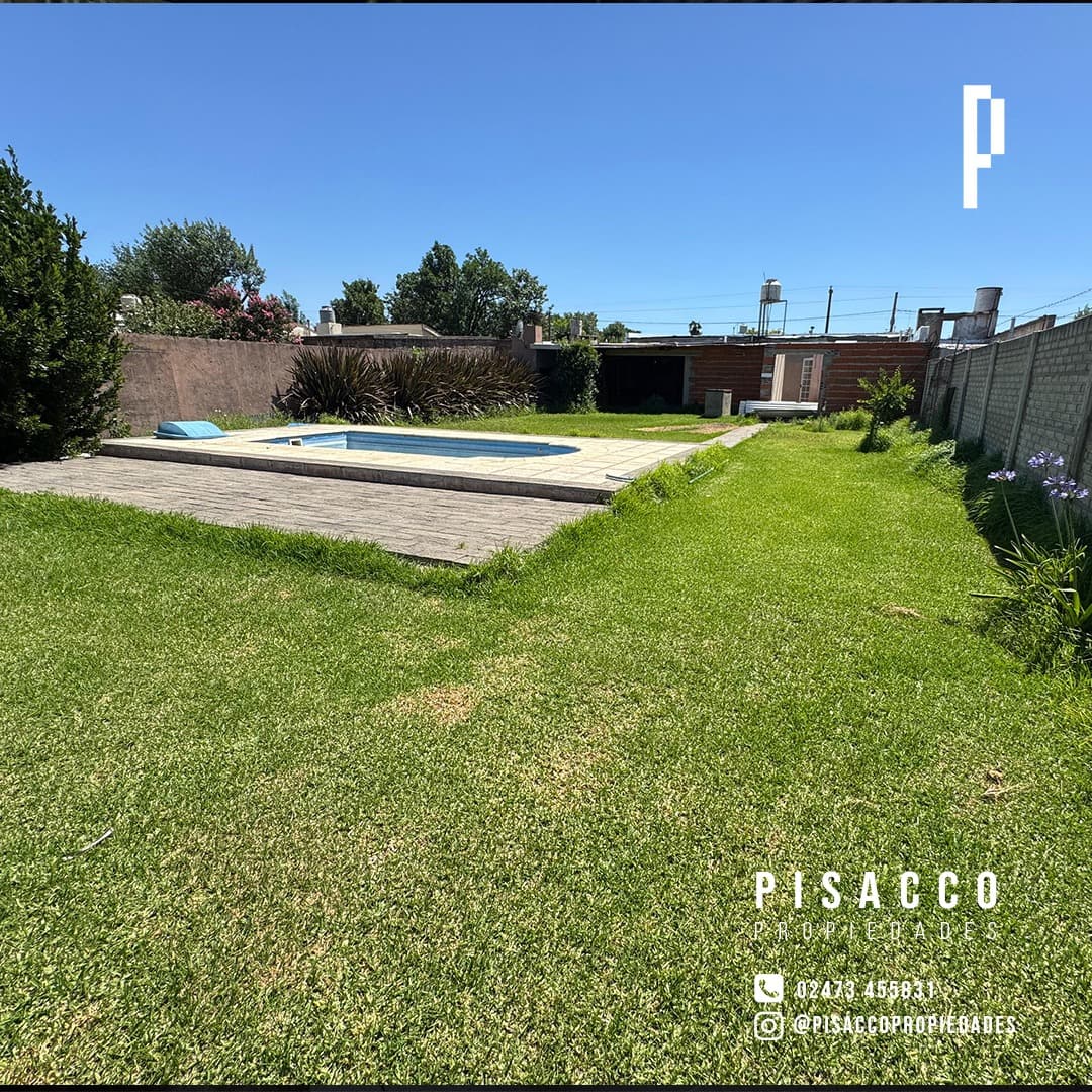 Casa con pileta, oficina y departamento independiente